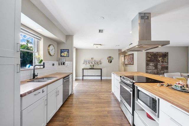 1530 NE 53rd Street, Fort Lauderdale, FL 33334