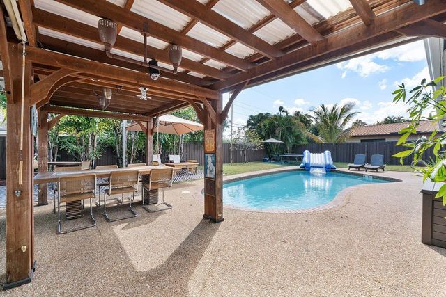 1530 NE 53rd Street, Fort Lauderdale, FL 33334