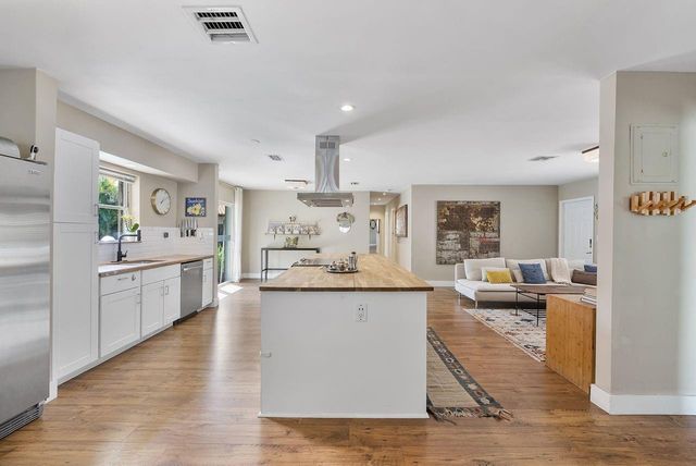 1530 NE 53rd Street, Fort Lauderdale, FL 33334