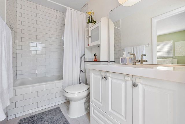 1530 NE 53rd Street, Fort Lauderdale, FL 33334