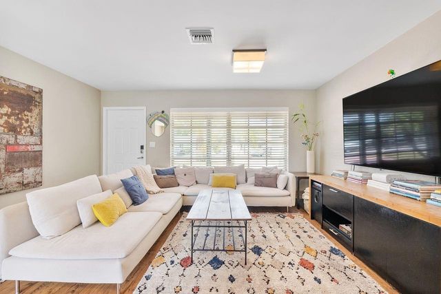 1530 NE 53rd Street, Fort Lauderdale, FL 33334