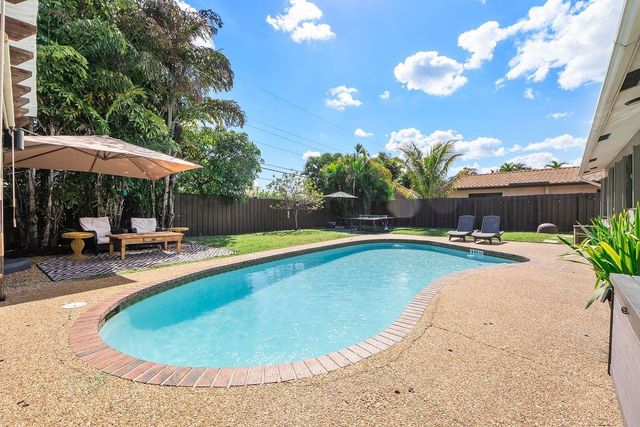 1530 NE 53rd Street, Fort Lauderdale, FL 33334