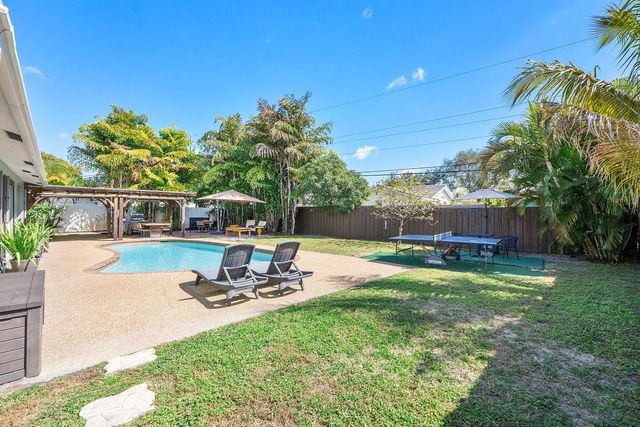 1530 NE 53rd Street, Fort Lauderdale, FL 33334