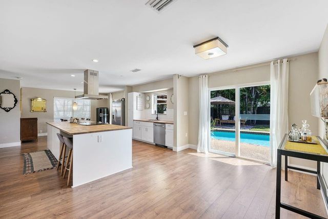 1530 NE 53rd Street, Fort Lauderdale, FL 33334