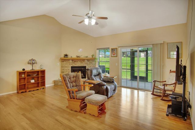 1362 N Sandy Creek Circle 4, Nixa, MO 65714