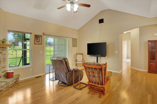 1362 N Sandy Creek Circle 4, Nixa, MO 65714