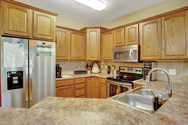 1362 N Sandy Creek Circle 4, Nixa, MO 65714