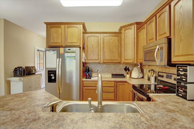 1362 N Sandy Creek Circle 4, Nixa, MO 65714