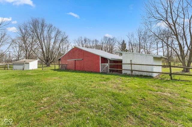 2367 E 400 N, Whiteland, IN 46184