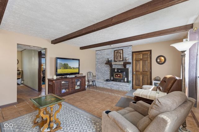 2367 E 400 N, Whiteland, IN 46184
