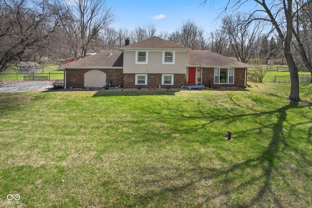 2367 E 400 N, Whiteland, IN 46184