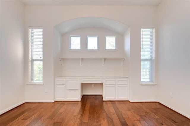 34 N Longsford Circle, The Woodlands, TX 77382