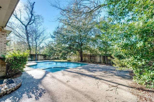 34 N Longsford Circle, The Woodlands, TX 77382