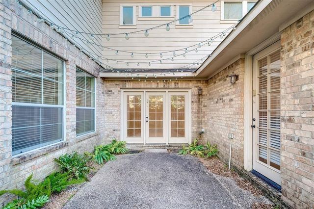 34 N Longsford Circle, The Woodlands, TX 77382