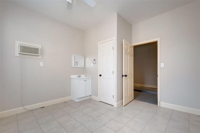 34 N Longsford Circle, The Woodlands, TX 77382