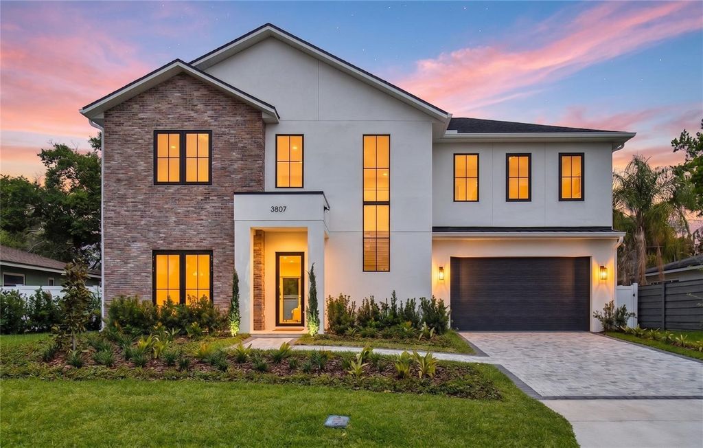 Image 1 of property listing at 3807 PELICAN LANE, Orlando, FL 32803