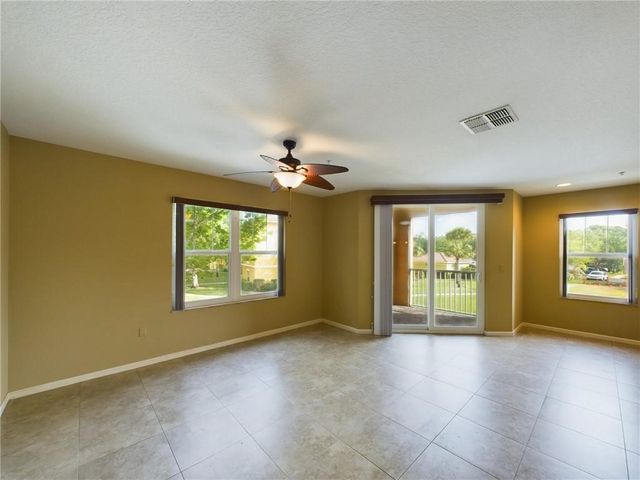 5020 Fairways Circle J205, Vero Beach, FL 32967