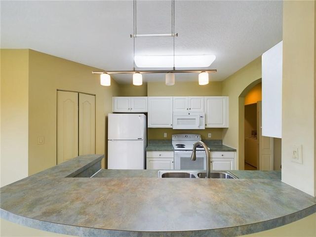 5020 Fairways Circle J205, Vero Beach, FL 32967