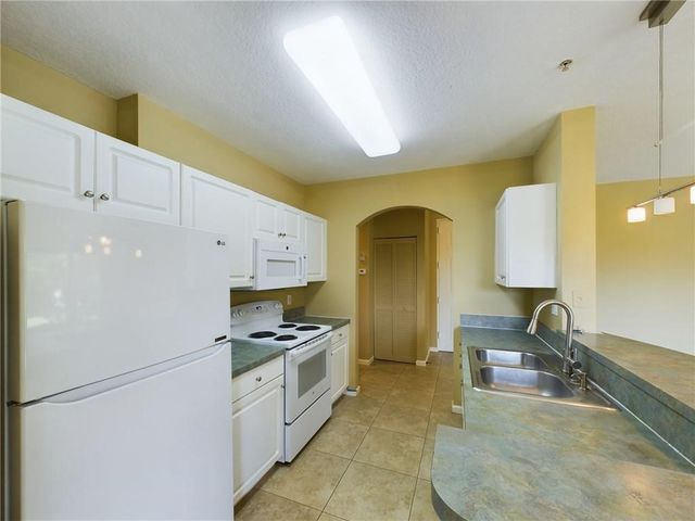 5020 Fairways Circle J205, Vero Beach, FL 32967
