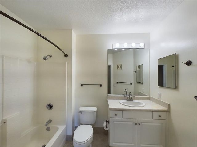 5020 Fairways Circle J205, Vero Beach, FL 32967