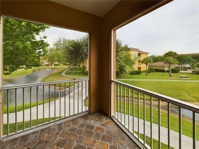 5020 Fairways Circle J205, Vero Beach, FL 32967