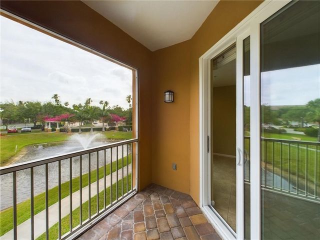 5020 Fairways Circle J205, Vero Beach, FL 32967
