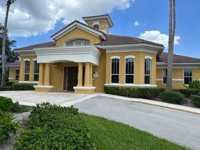5020 Fairways Circle J205, Vero Beach, FL 32967
