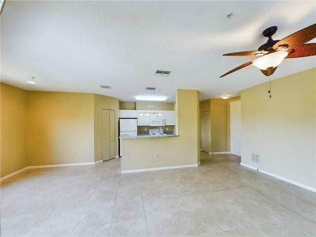 5020 Fairways Circle J205, Vero Beach, FL 32967