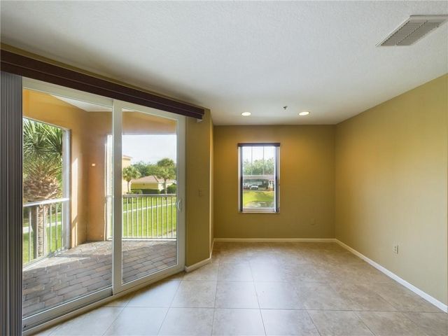 5020 Fairways Circle J205, Vero Beach, FL 32967