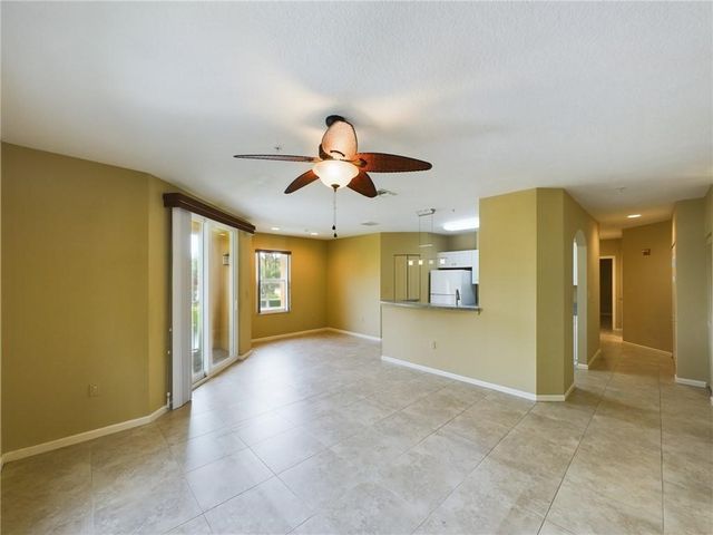 5020 Fairways Circle J205, Vero Beach, FL 32967