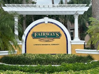 5020 Fairways Circle J205, Vero Beach, FL 32967