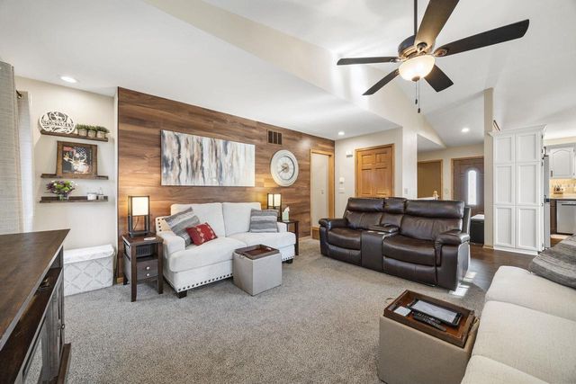 1051 N Wuthering Hills Drive, Janesville, WI 53546