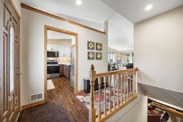 1051 N Wuthering Hills Drive, Janesville, WI 53546