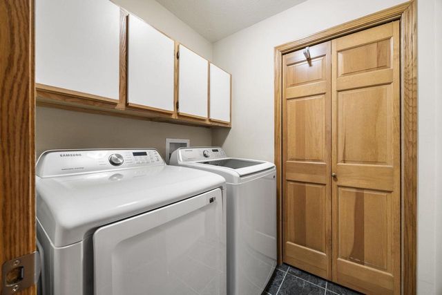 1051 N Wuthering Hills Drive, Janesville, WI 53546