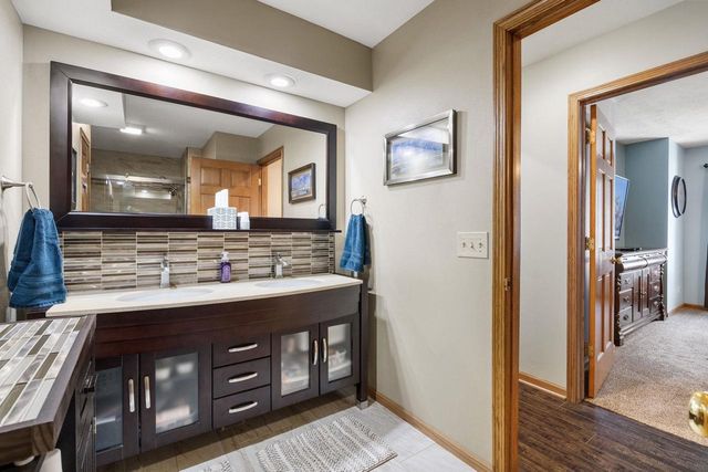 1051 N Wuthering Hills Drive, Janesville, WI 53546