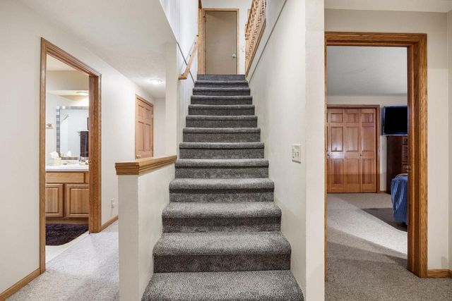 1051 N Wuthering Hills Drive, Janesville, WI 53546