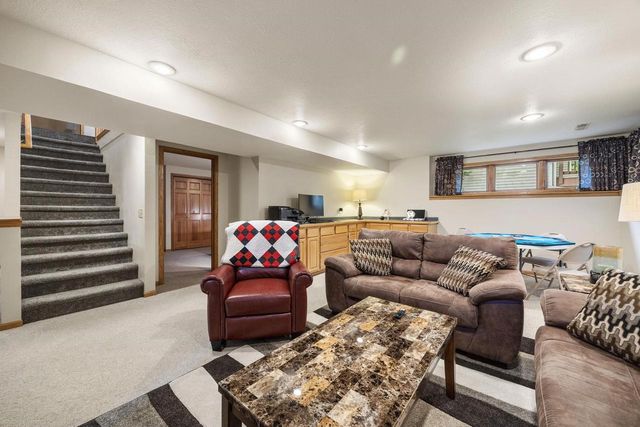 1051 N Wuthering Hills Drive, Janesville, WI 53546