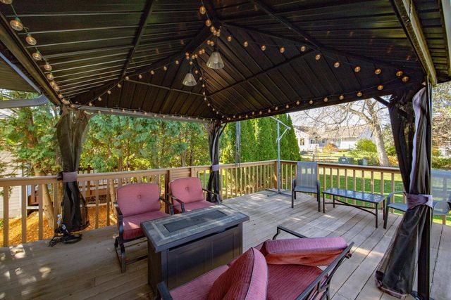 1051 N Wuthering Hills Drive, Janesville, WI 53546