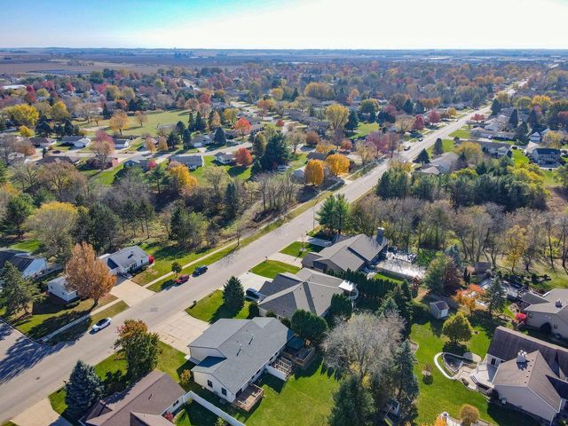 1051 N Wuthering Hills Drive, Janesville, WI 53546