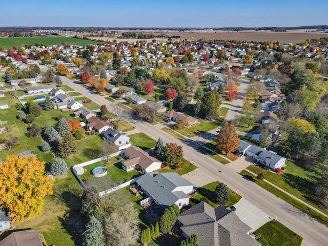 1051 N Wuthering Hills Drive, Janesville, WI 53546