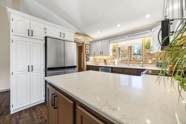 1051 N Wuthering Hills Drive, Janesville, WI 53546