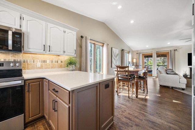 1051 N Wuthering Hills Drive, Janesville, WI 53546