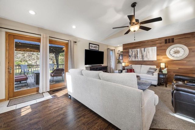 1051 N Wuthering Hills Drive, Janesville, WI 53546