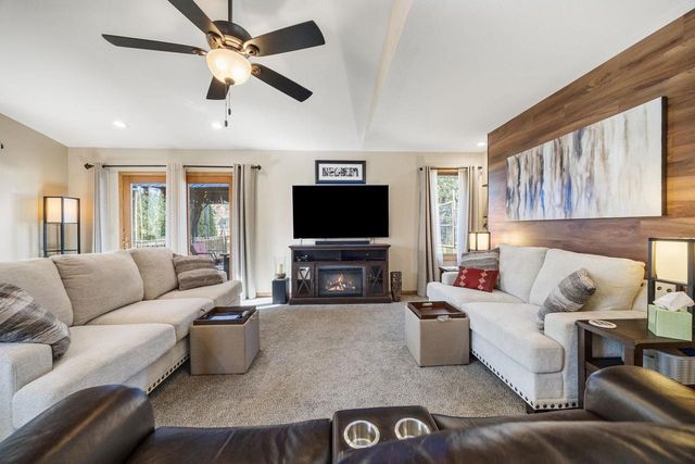 1051 N Wuthering Hills Drive, Janesville, WI 53546