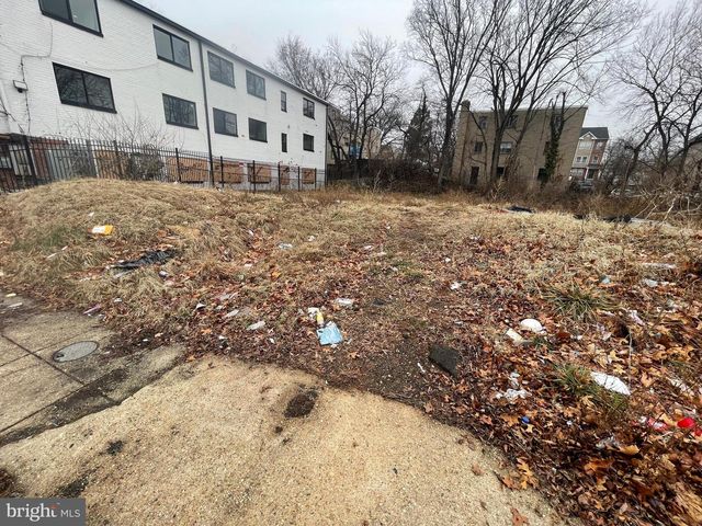 5018 BASS PL SE, Washington, DC 20019