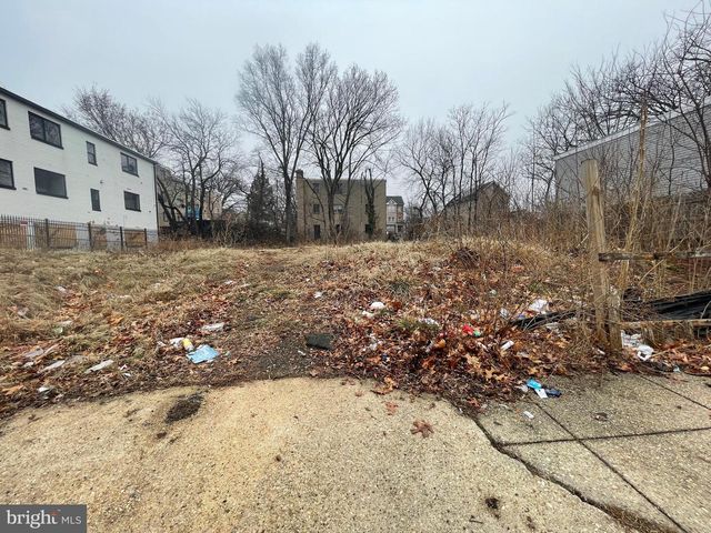 5018 BASS PL SE, Washington, DC 20019