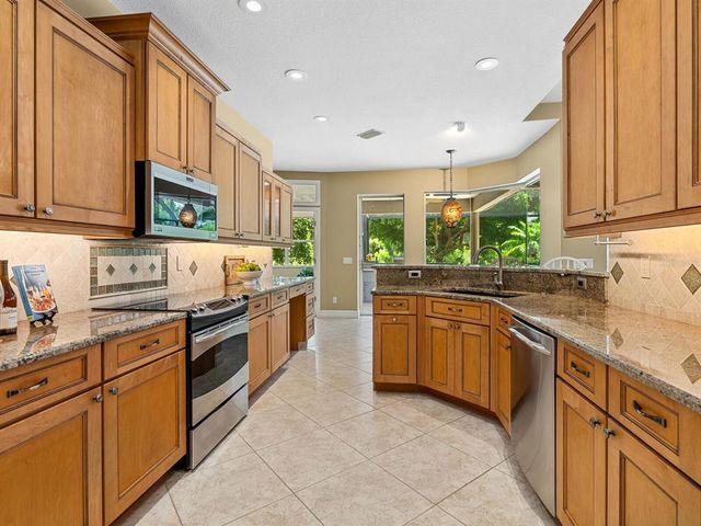 678 CRANE PRAIRIE WAY, Osprey, FL 34229
