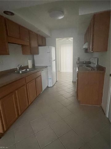 867 Spence CIR, Virginia Beach, VA 23462