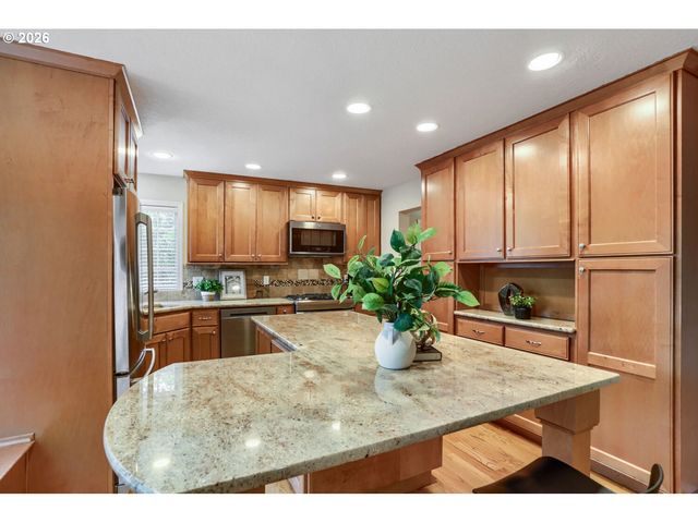 13876 PROVINCIAL HILL Dr, Lake Oswego, OR 97035