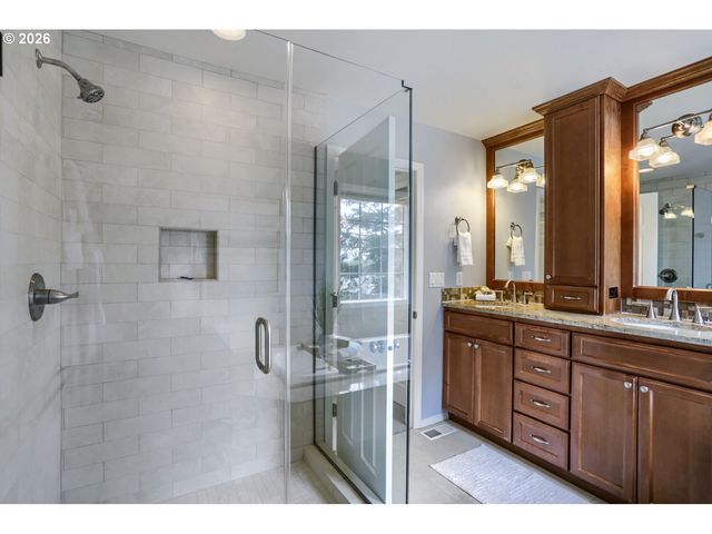13876 PROVINCIAL HILL Dr, Lake Oswego, OR 97035